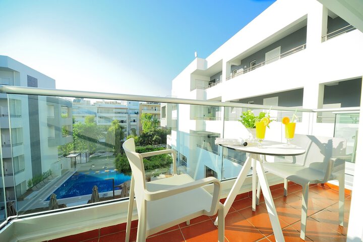 Terrace/Patio 167 of 171