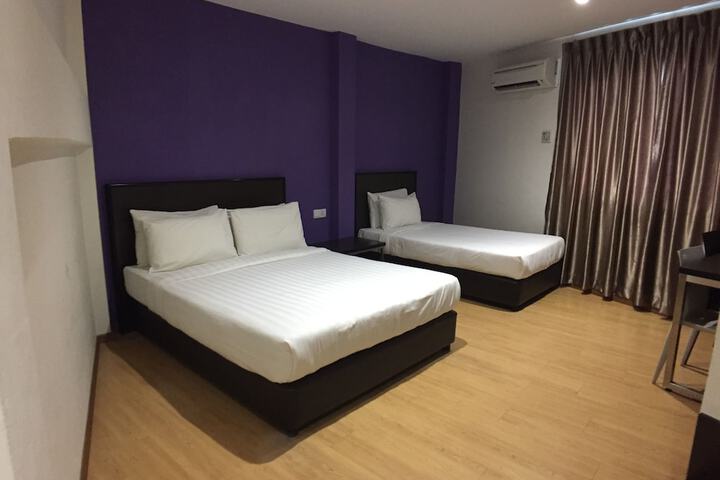 Room 12 of 40