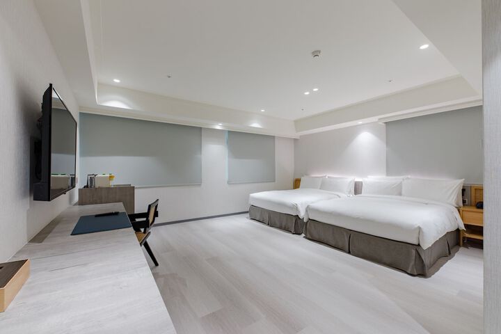 Room 4 of 50