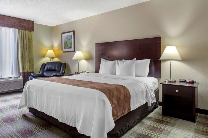 1 King Bed (8 of 17)