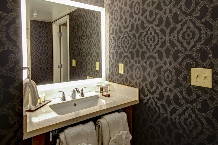 Bathroom sink