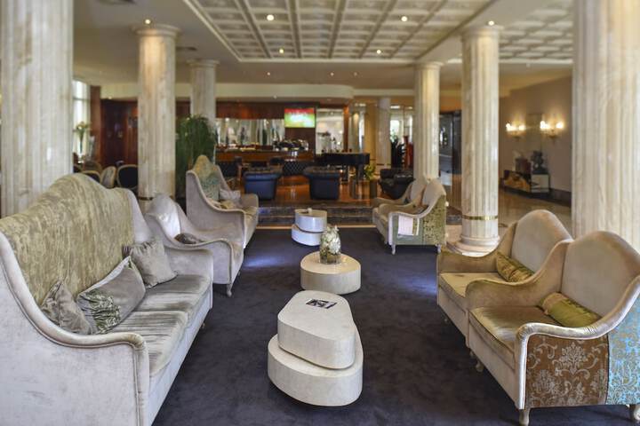 Lounge 56 of 79