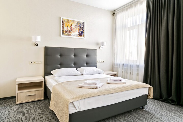 Room 4 of 33
