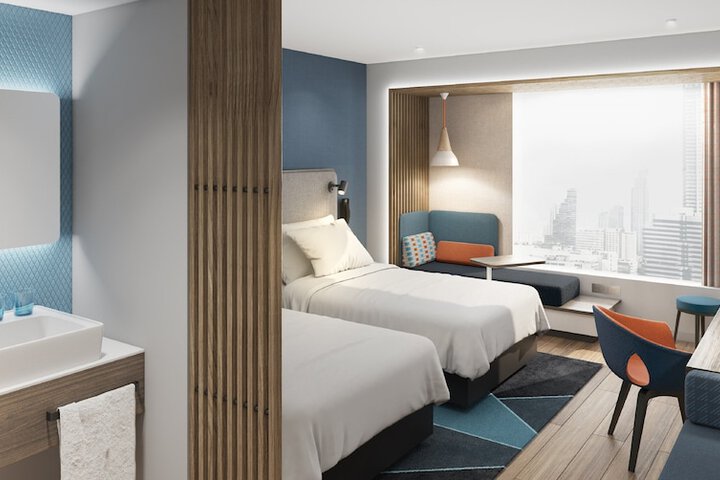 Room 10 of 52