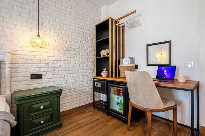 Room 51 of 113