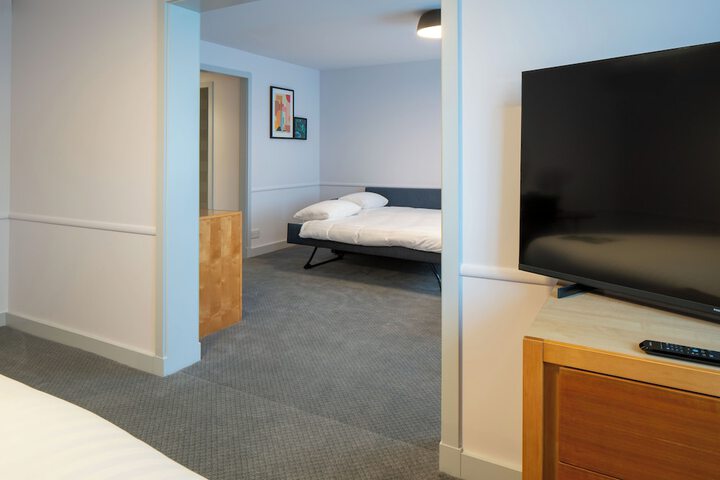 Room 20 of 176