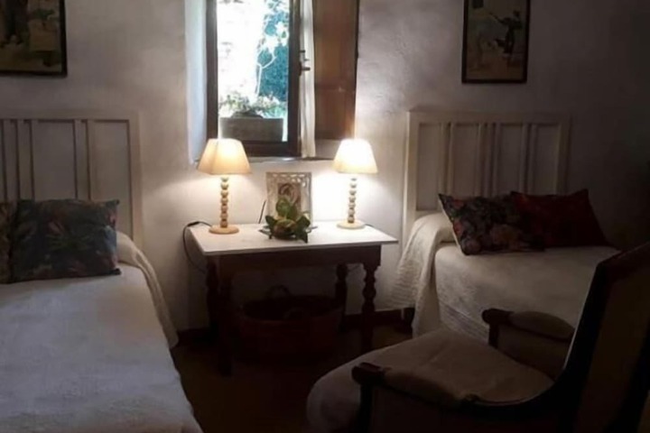 Room 5 of 32
