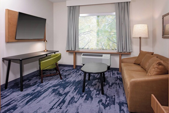 Room 6 of 18