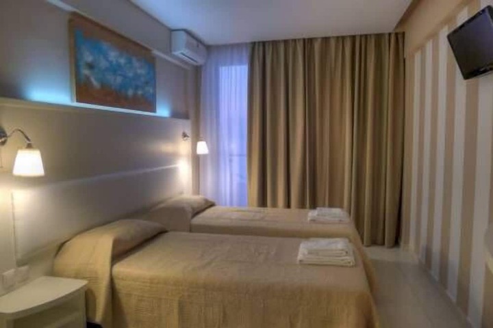 Room 16 of 108