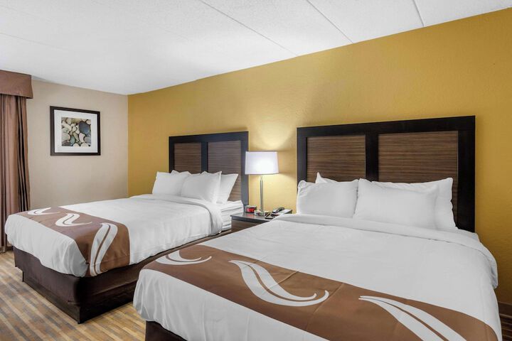 2 Queen Beds (3 of 17)