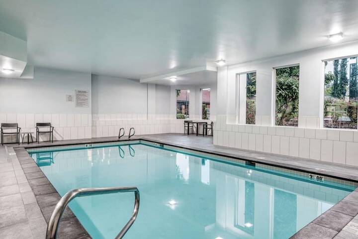 Pool Hotel