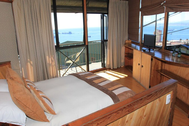 Room 4 of 32