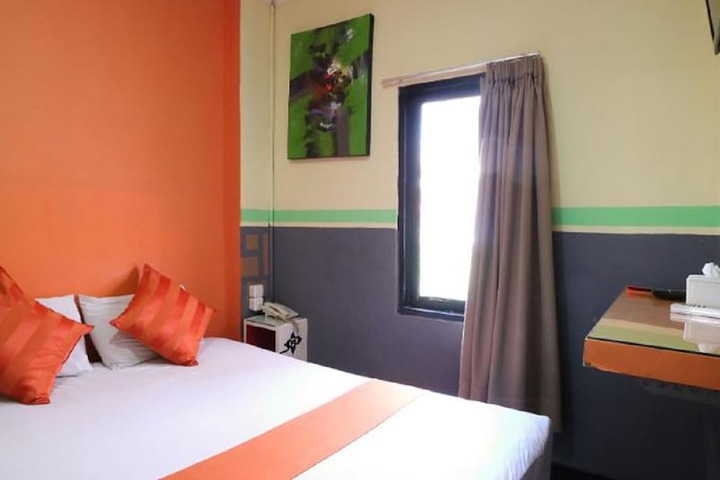 Room 3 of 32