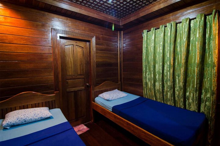 Room 6 of 27