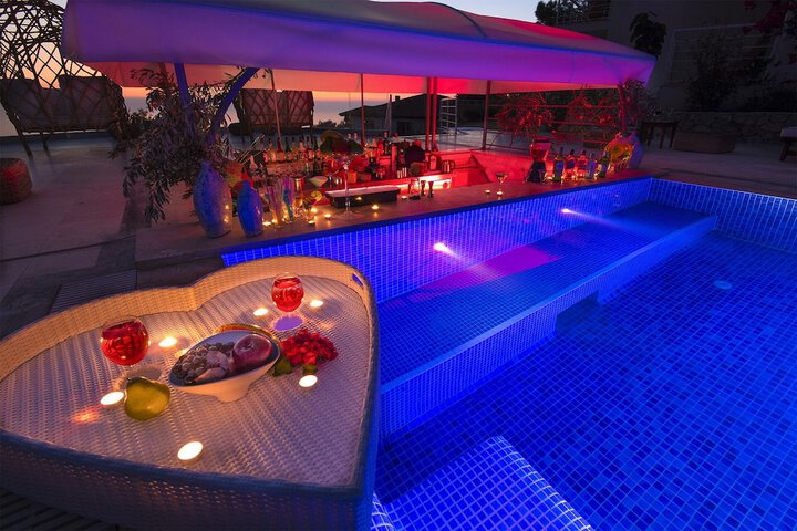 Pool 75 of 112