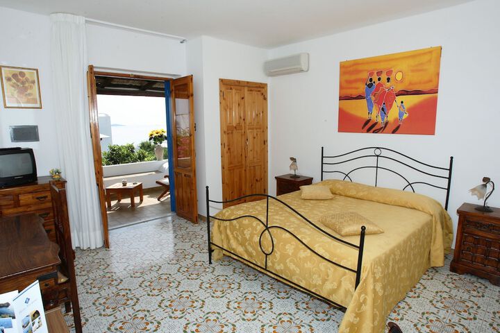 Room 6 of 22