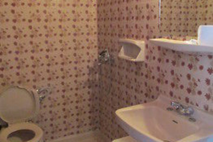 Room 3 of 10