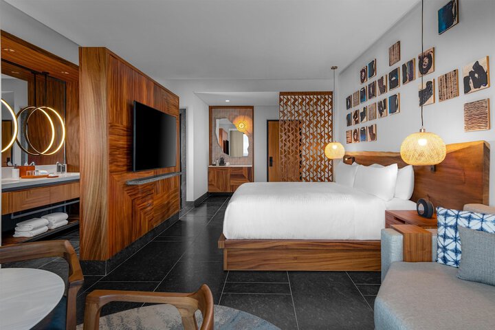 Room 8 of 111