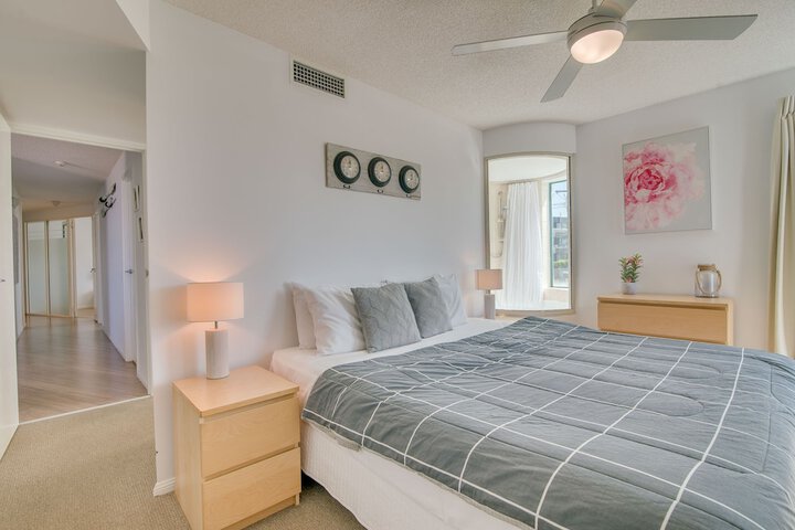 Room 4 of 272