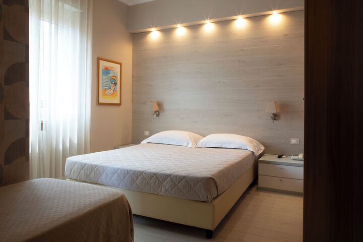 Room 4 of 18