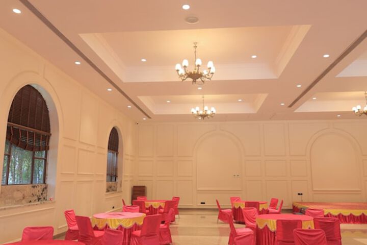 Ballroom/Hall 21 of 27