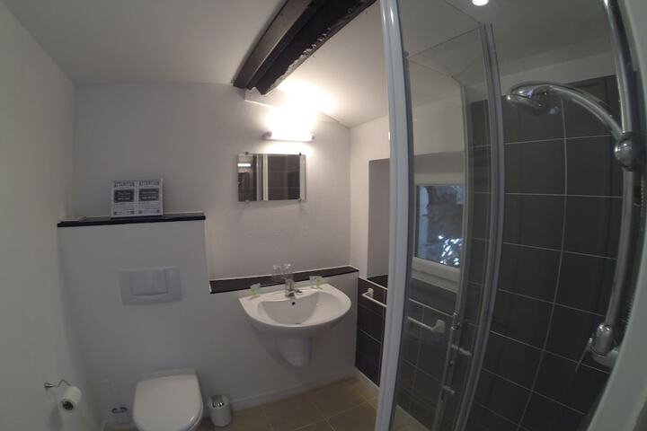Room 15 of 27
