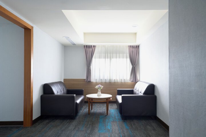 Room 6 of 44