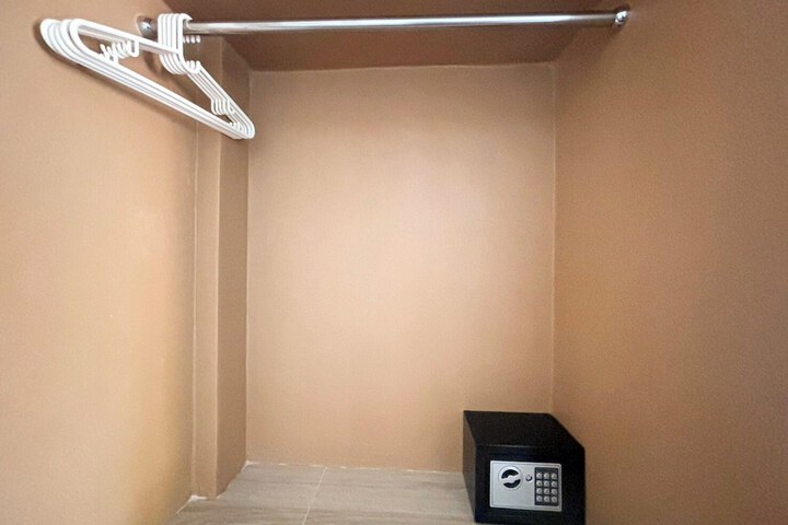 Room 6 of 47