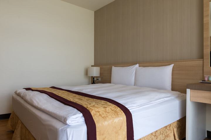 Room 17 of 37