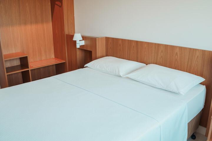 Room 5 of 92