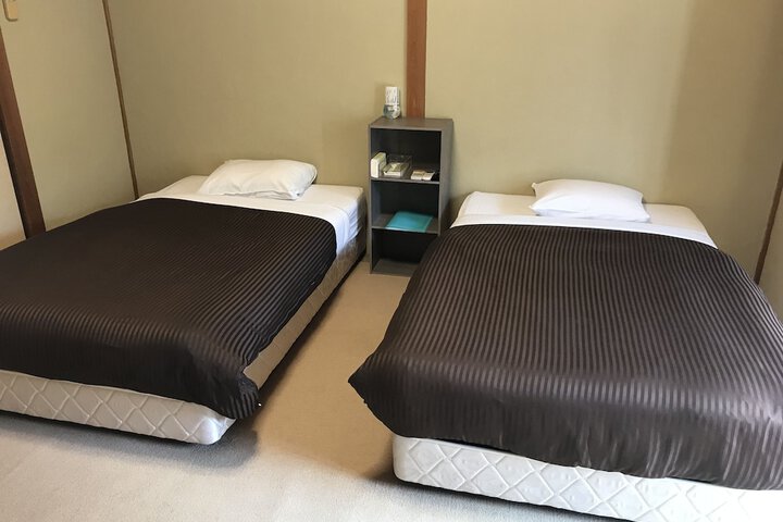 Room 5 of 16