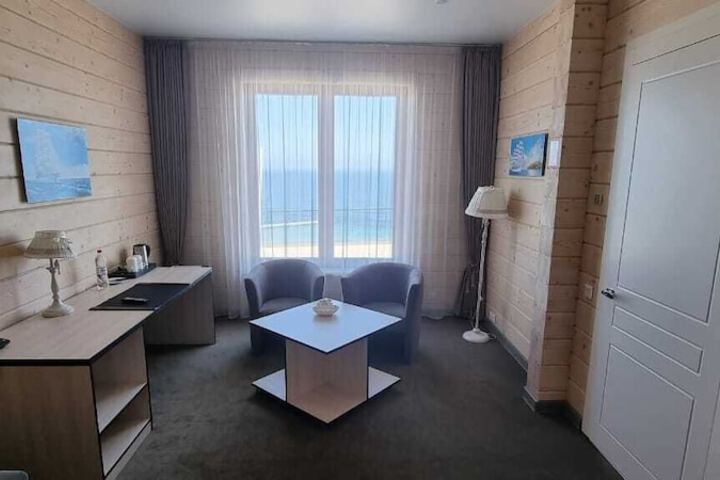 Room 8 of 34
