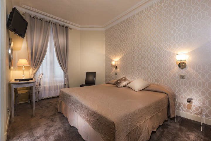 Room 4 of 37