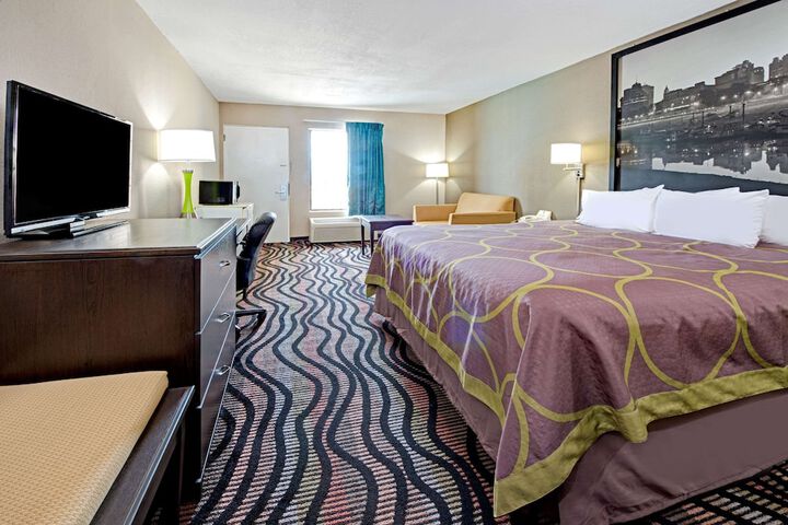 1 King Bed (2 of 9)