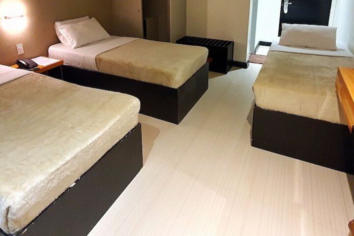 Room 17 of 44