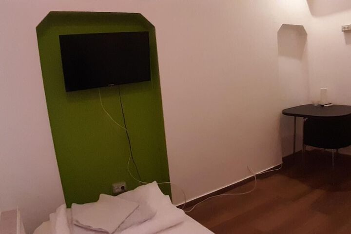 Room 83 of 86