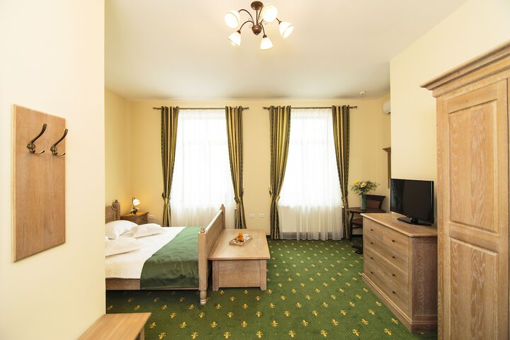Room 33 of 90