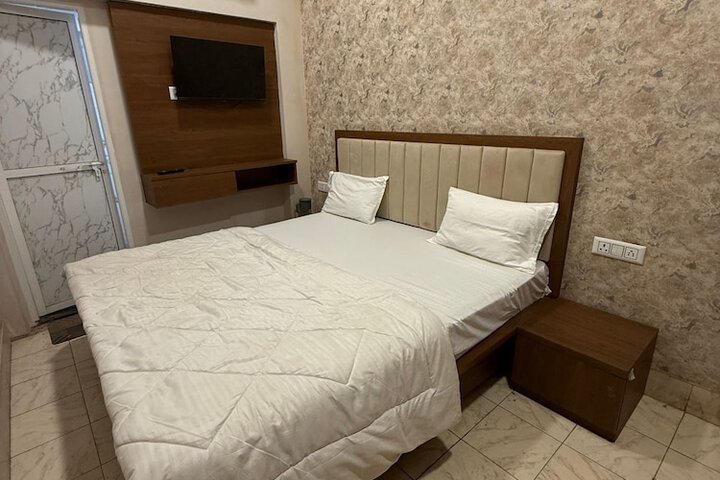 Room 3 of 14