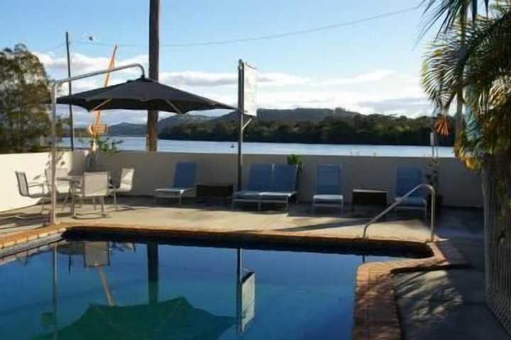 Pool 15 of 24