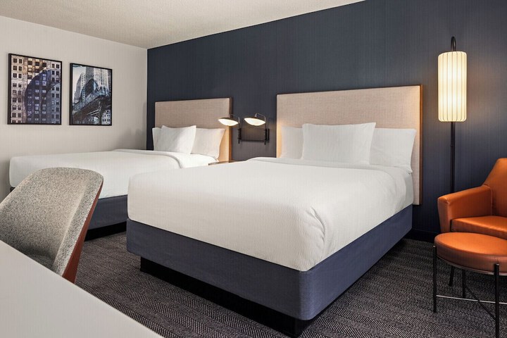 Room 4 of 25