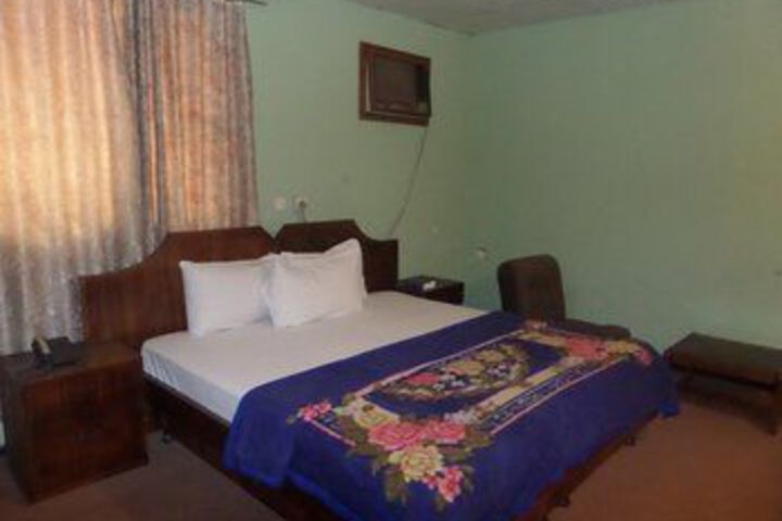 Room 16 of 33