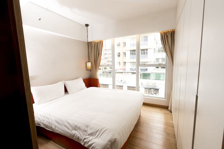 Room 18 of 34