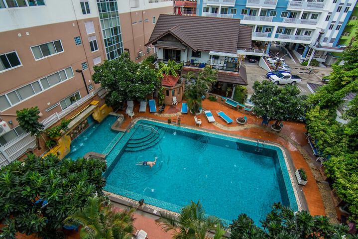 Pools & Facilities