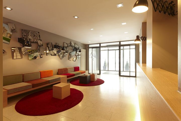 Entrance & Lobby