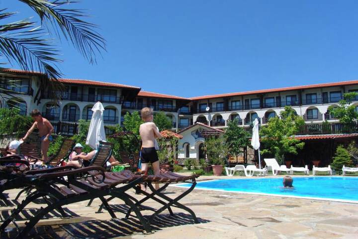 Pool 47 of 102