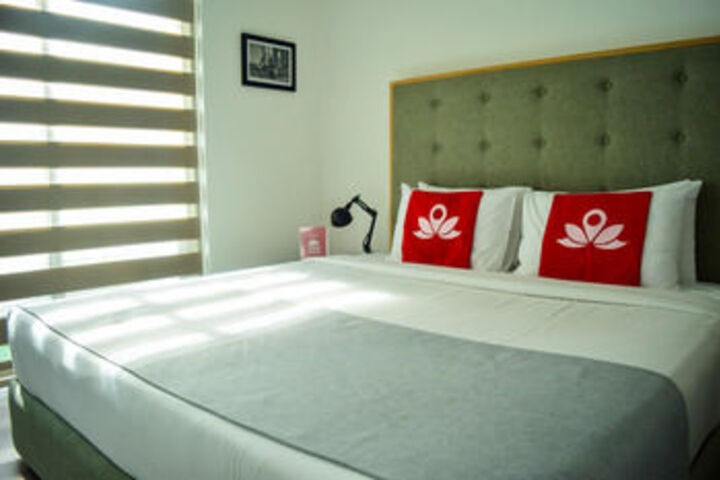 Room 14 of 27