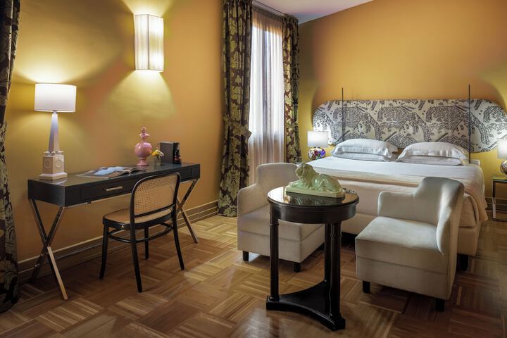 Room 43 of 143