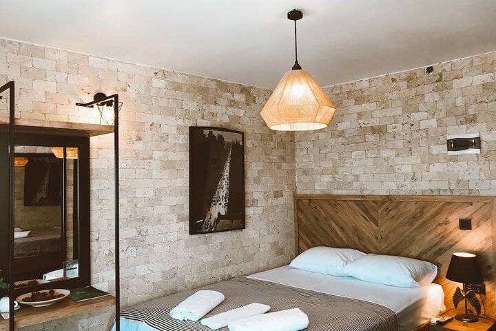 Room 18 of 52