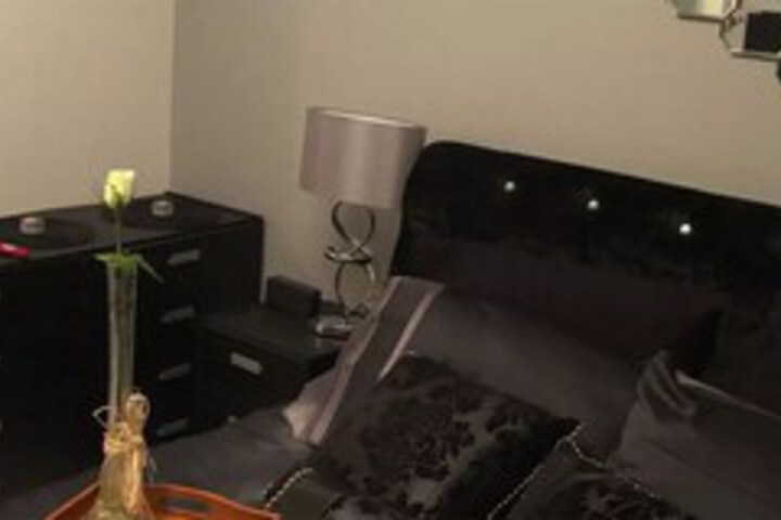Room 6 of 18