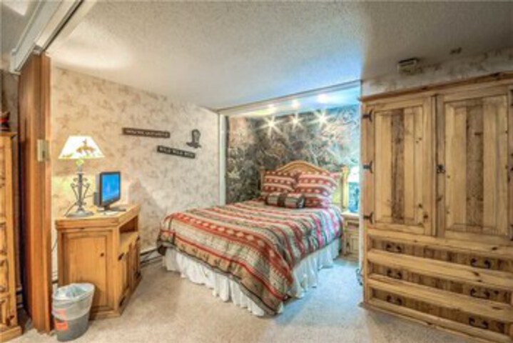 Room 25 of 32